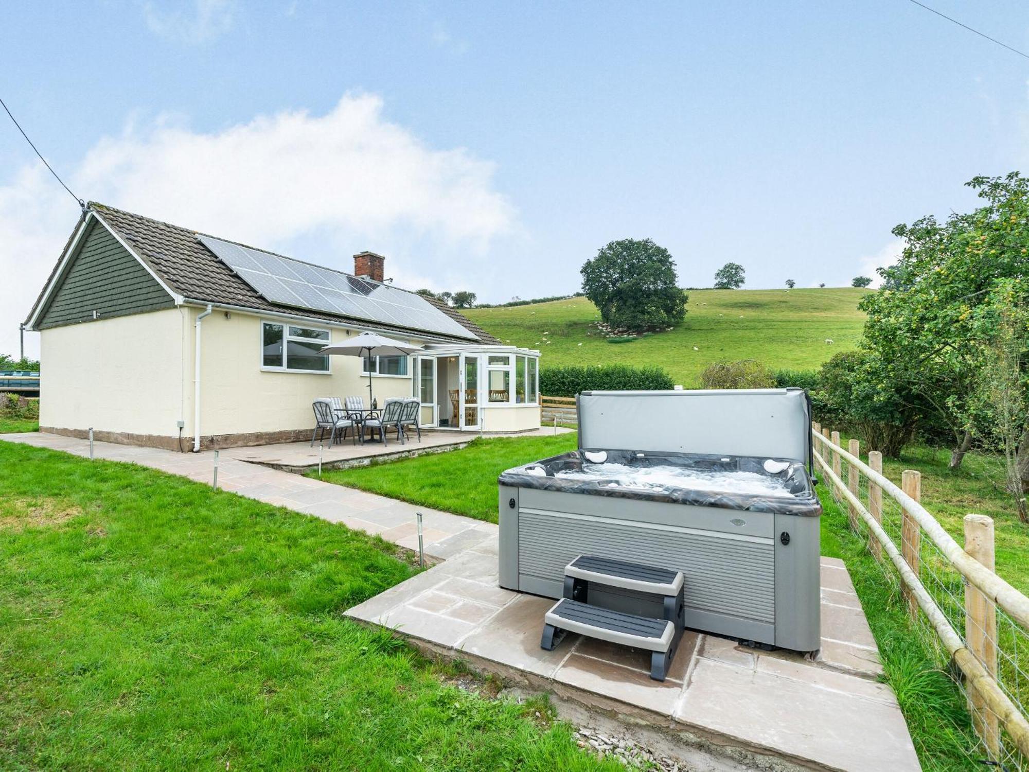Meadowcroft Villa Bettws Disserth Exterior photo